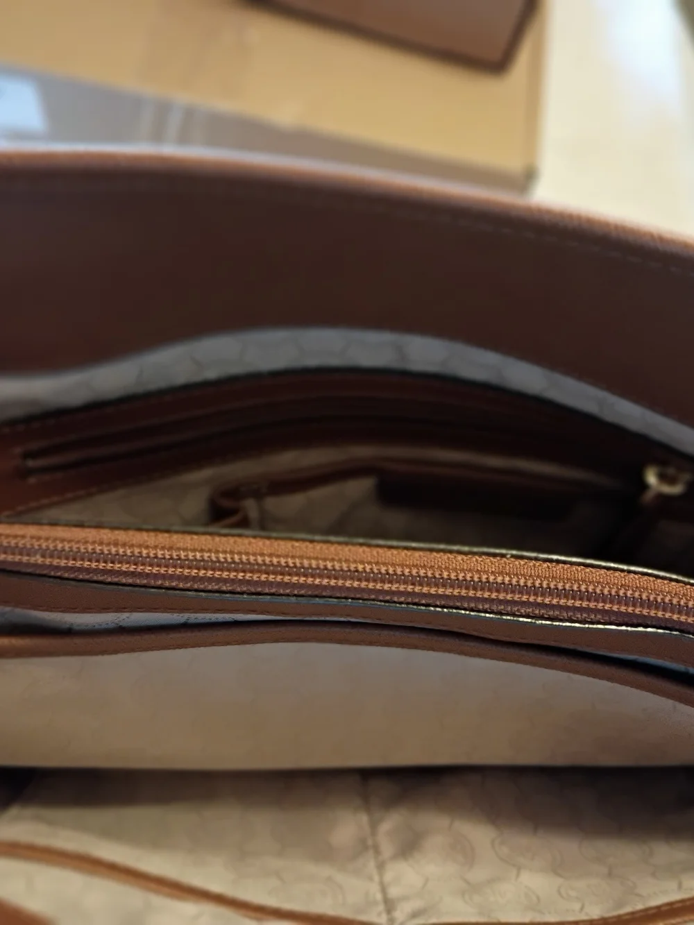 Michael Kors Brown Saffino Leather Laptop Tote ******